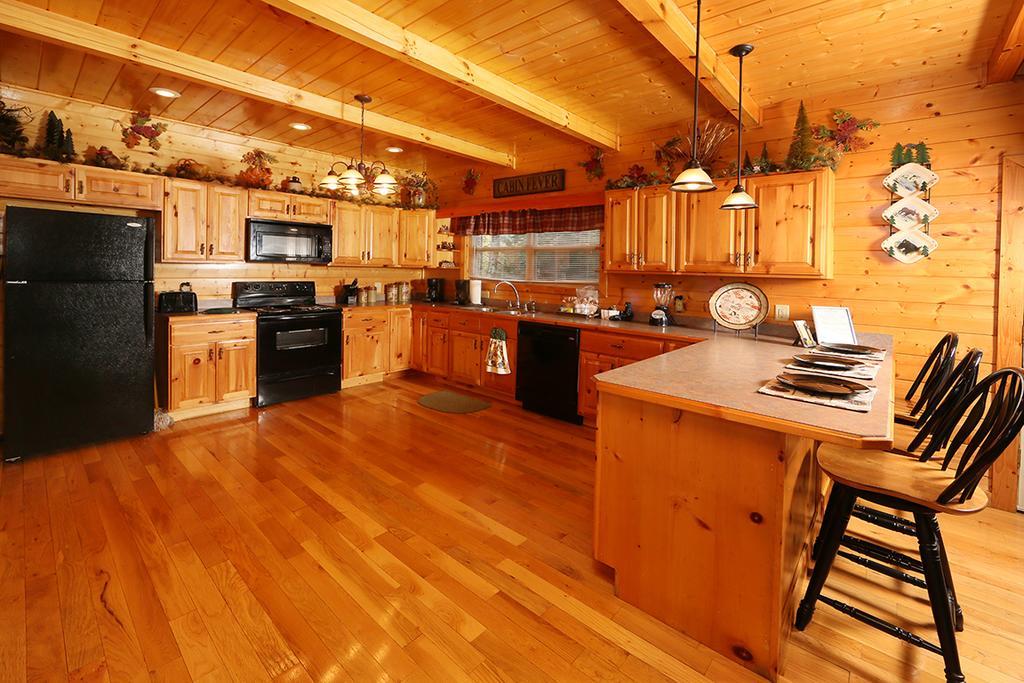 Mountain Shadow Lodge - Six Bedroom Sevierville Exterior photo