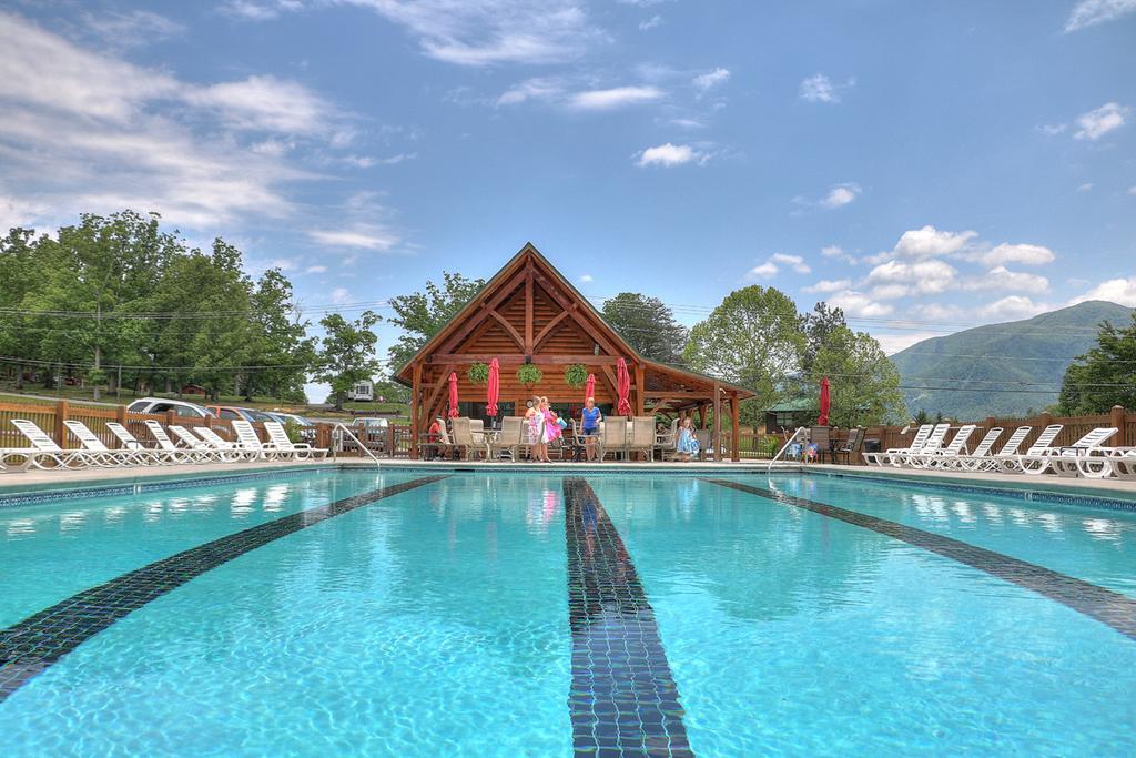 Mountain Shadow Lodge - Six Bedroom Sevierville Exterior photo