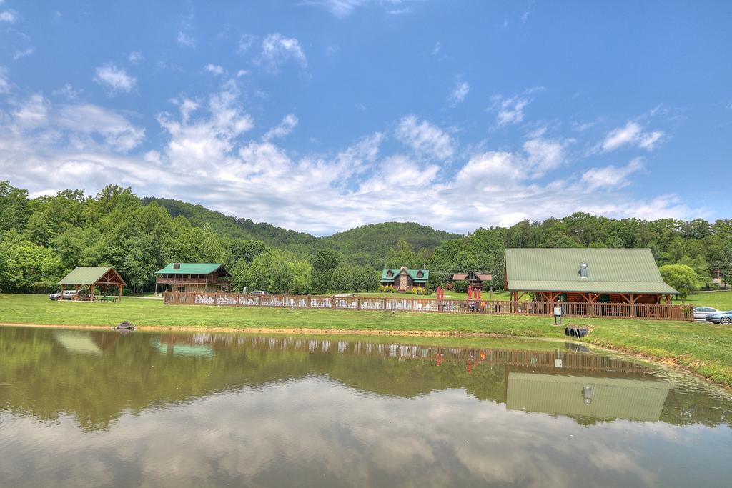 Mountain Shadow Lodge - Six Bedroom Sevierville Exterior photo
